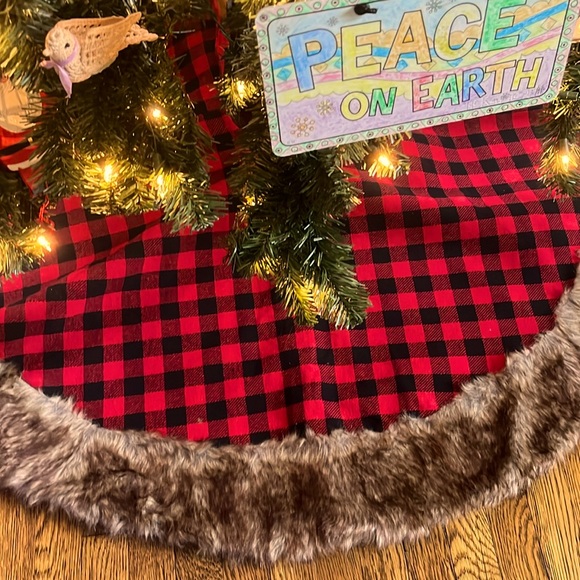 Christmas Tree Skirt Faux Fur Trim Red Black Buffalo Check Plaid Reversible - Picture 2 of 8